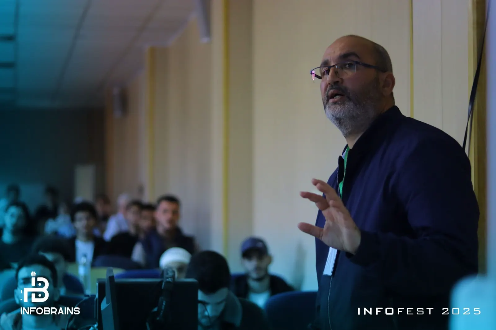Presenting to students at Science Day, University of Chlef, 2025.